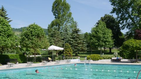 Großes Schwimmbecken im Hilzinger Freibad